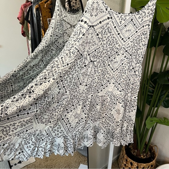 🤍🖤 Sadie & Sage Bandana Sundress S | Crisscross Lace-Up Back Flowy Mini - Picture 8 of 11